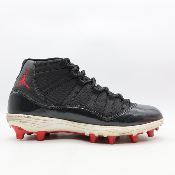 Nike Air Jordan 11 XI Men's Size 10.5 Retro Football Cleat Bred 2018 AO1561-010 - Picture 1 of 15